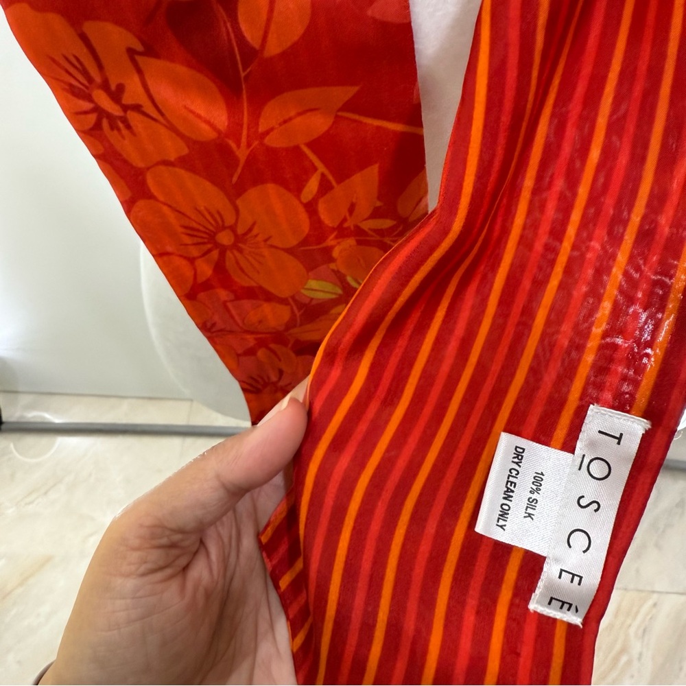 🆕 TOSCEE 100% Silk Red Floral Scarf – Elegant Lightweight - Picture 8 of 8